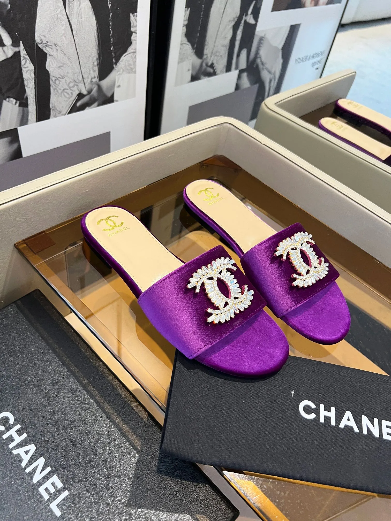 👟👟Ex-factory price 340👟👟 Genuine leather bottom +40 🎉🎉🎉Chanel Xiaoxiang C family sandals series official website synchronization, classic and elegant, casual wear 🌹🌹🌹🌹Original logo~Select imported cowhide and C family custom fabrics, multiple colors for the goddess to choose! ❤️❤️❤️❤️ Code number: 36~40 (customized 35 41 42 43 44 cannot be returned or exchanged)